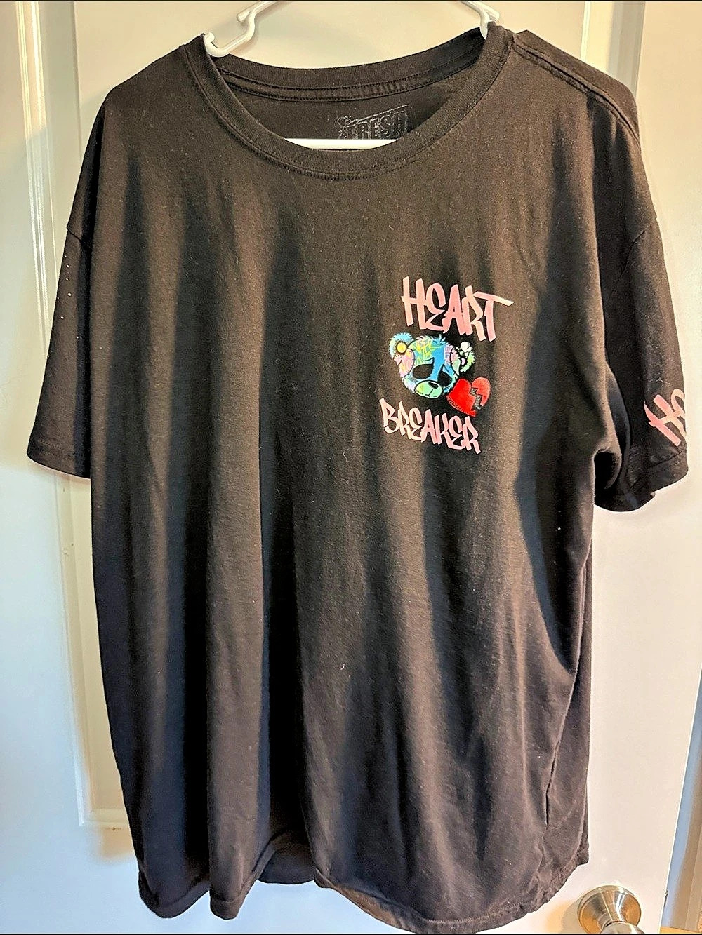 🥳 5 for $25 BUNDLE Fresh Laundry Heartbreaker graphic tee